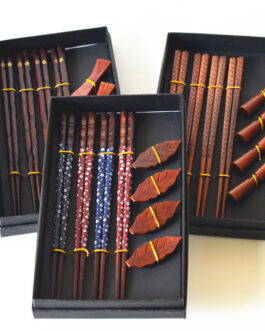 4 Pairs Of Wooden Chopsticks